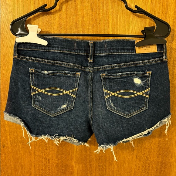 Vintage Abercrombie & Fitch Women's Dark Blue Distressed Jean Shorts - Picture 2 of 2